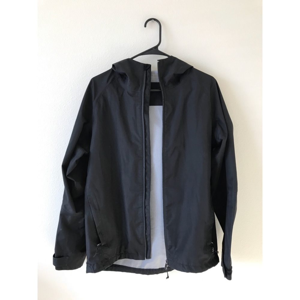 BLACK H&M SPORT WATER RESISTANT JACKET